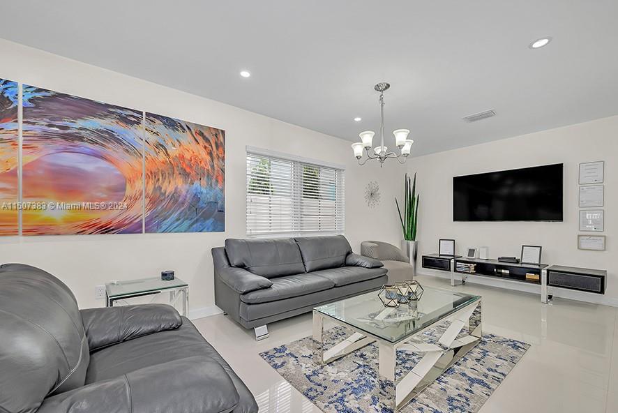4592 N Ocean Dr B, Hollywood, Florida 33019, 2 Bedrooms Bedrooms, ,2 BathroomsBathrooms,Residentiallease,For Rent,4592 N Ocean Dr B,A11507383