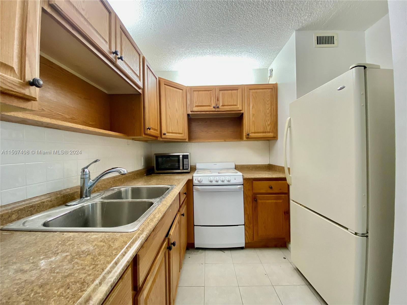 22 SE 3rd Ter 21, Dania Beach, Florida 33004, 1 Bedroom Bedrooms, ,1 BathroomBathrooms,Residential,For Sale,22 SE 3rd Ter 21,A11507408