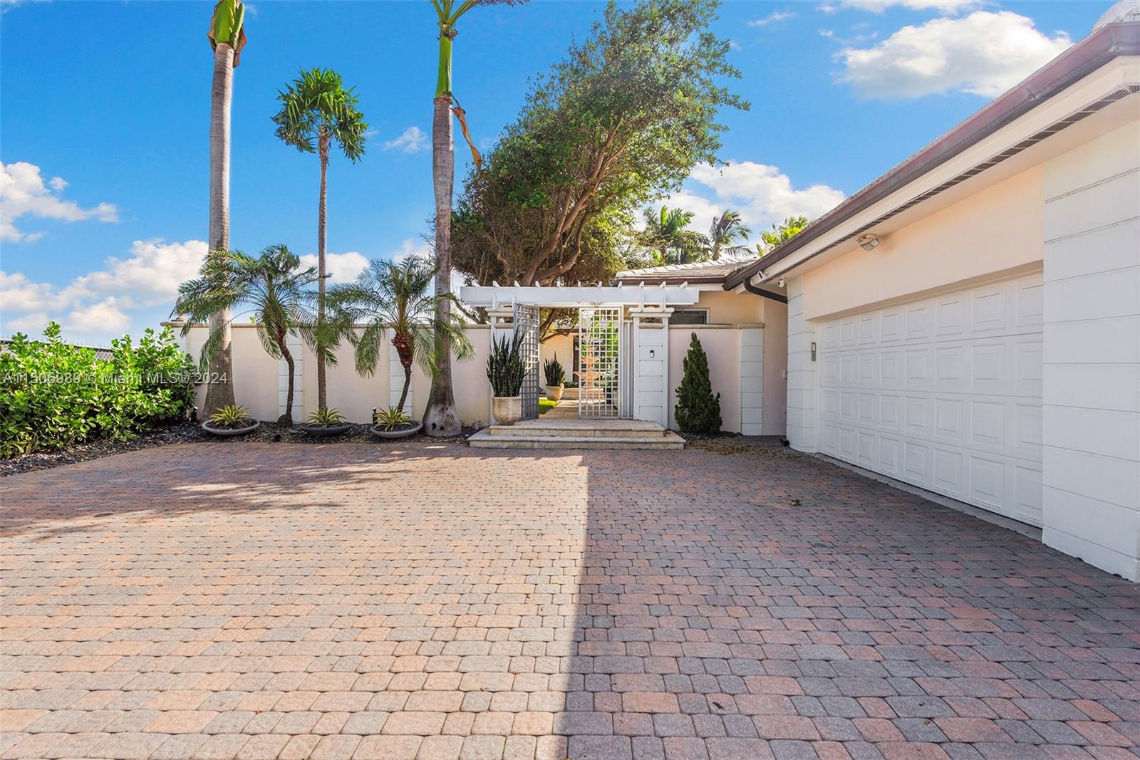 125 Ocean Blvd 0, Golden Beach, Florida 33160, 4 Bedrooms Bedrooms, ,5 BathroomsBathrooms,Residentiallease,For Rent,125 Ocean Blvd 0,A11506989