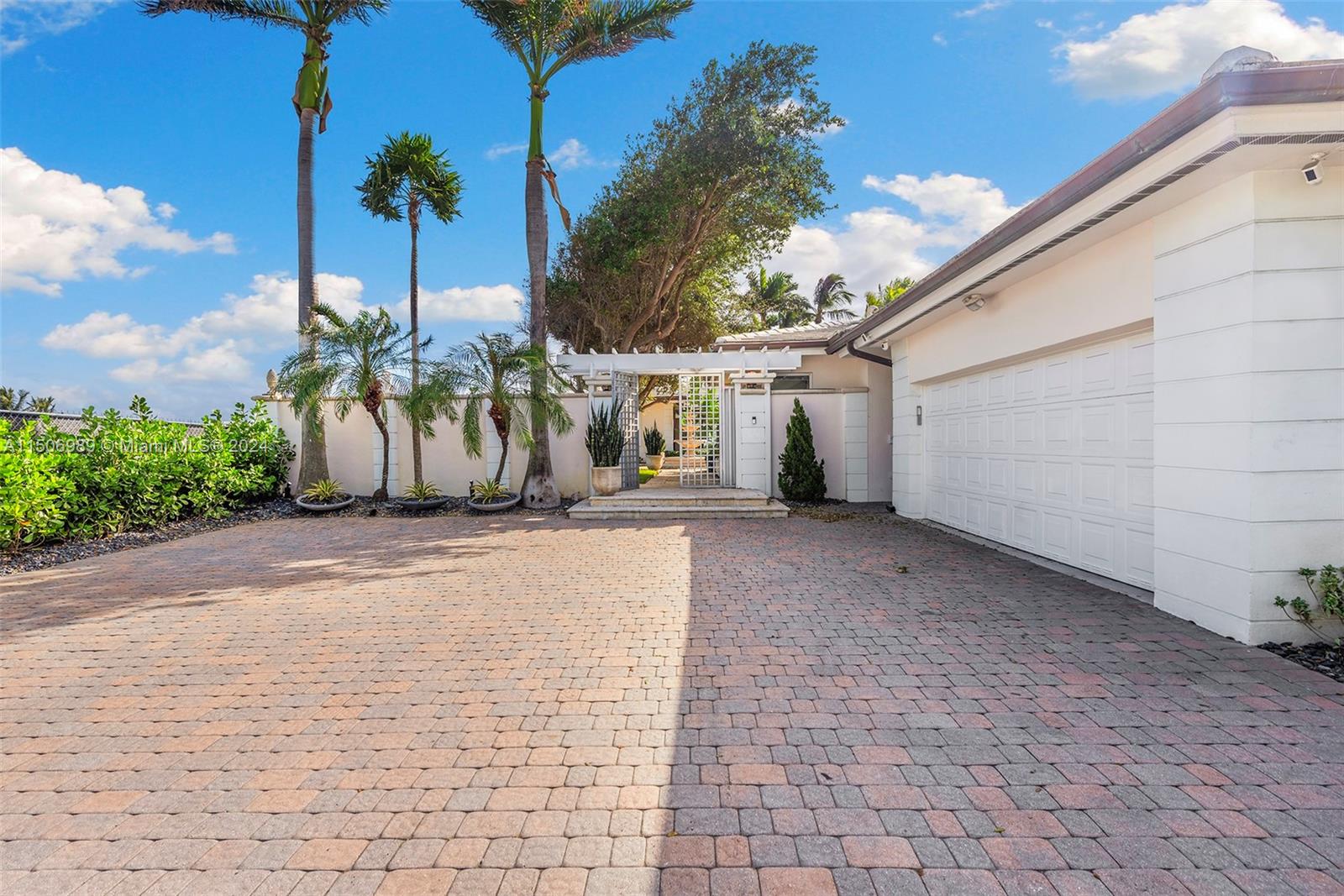 125 Ocean Blvd 0, Golden Beach, Florida 33160, 4 Bedrooms Bedrooms, ,5 BathroomsBathrooms,Residentiallease,For Rent,125 Ocean Blvd 0,A11506989