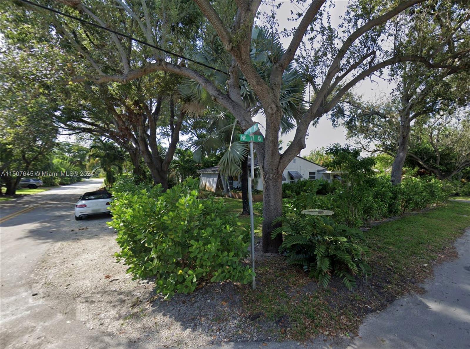 1645 NE 7th Pl, Fort Lauderdale, Florida 33304, 3 Bedrooms Bedrooms, ,2 BathroomsBathrooms,Residential,For Sale,1645 NE 7th Pl,A11507645