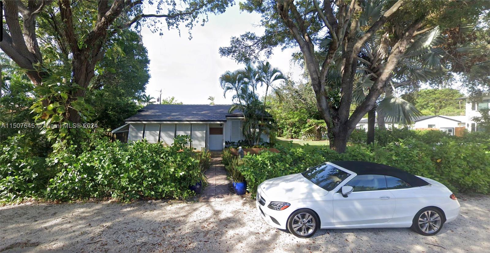 1645 NE 7th Pl, Fort Lauderdale, Florida 33304, 3 Bedrooms Bedrooms, ,2 BathroomsBathrooms,Residential,For Sale,1645 NE 7th Pl,A11507645