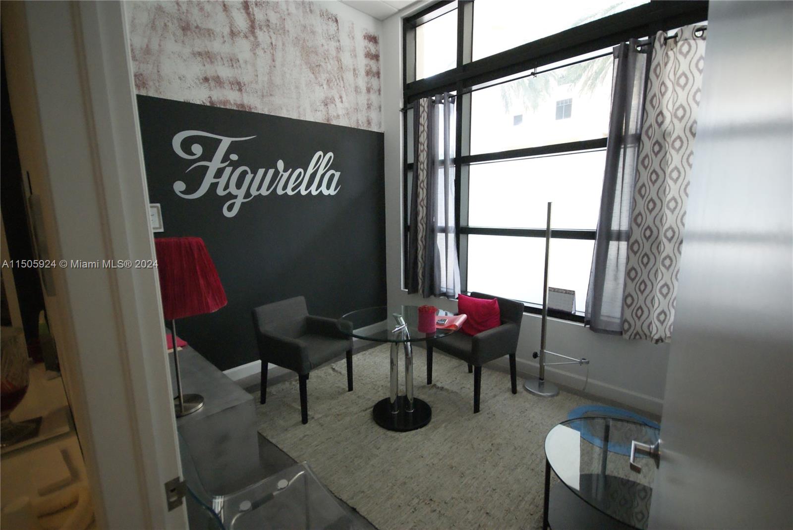 Front waiting area in D