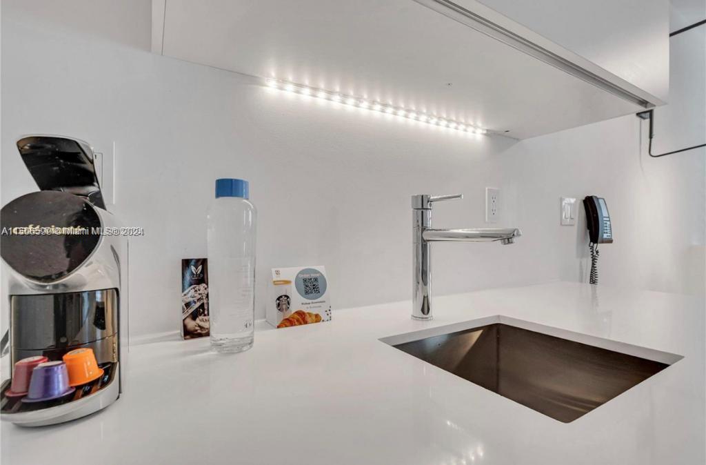 6080 Collins Ave 102, Miami Beach, Florida 33140, ,1 BathroomBathrooms,Residential,For Sale,6080 Collins Ave 102,A11506599