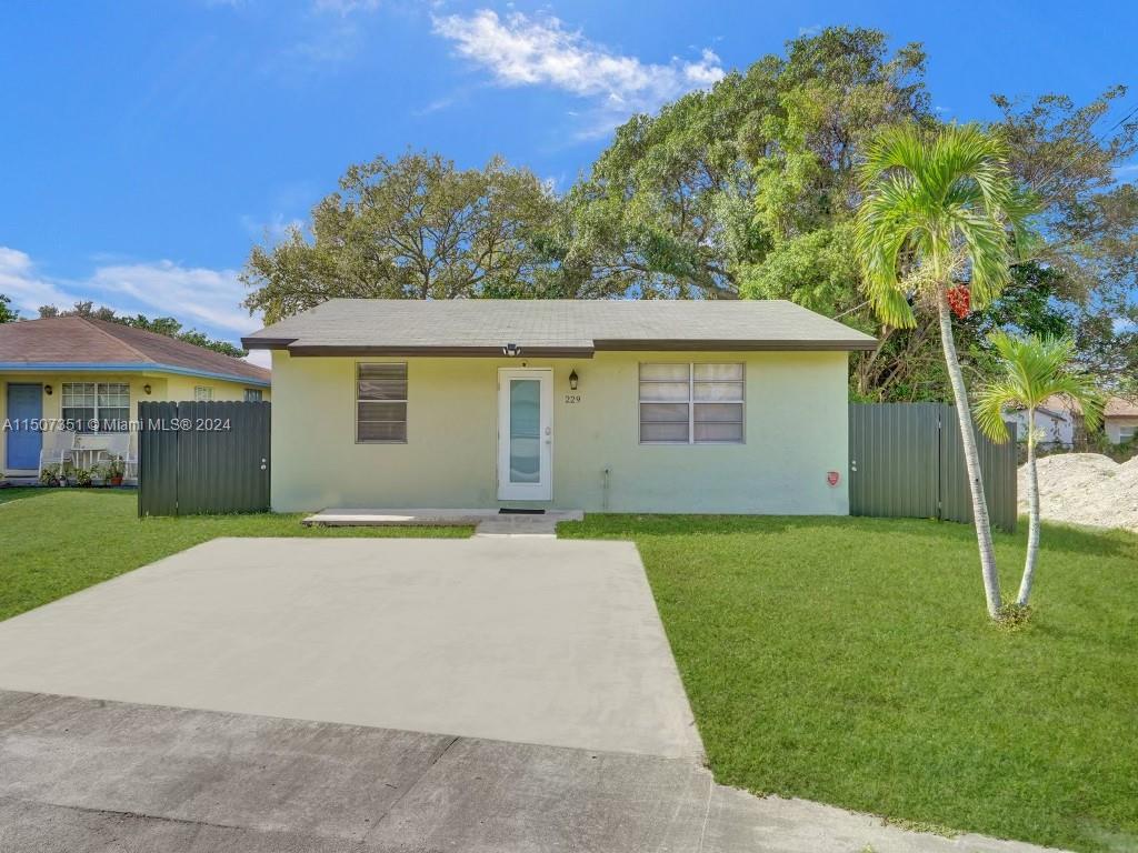 Photo 1 of 229 NW 7th Ave in Dania Beach - MLS A11507351