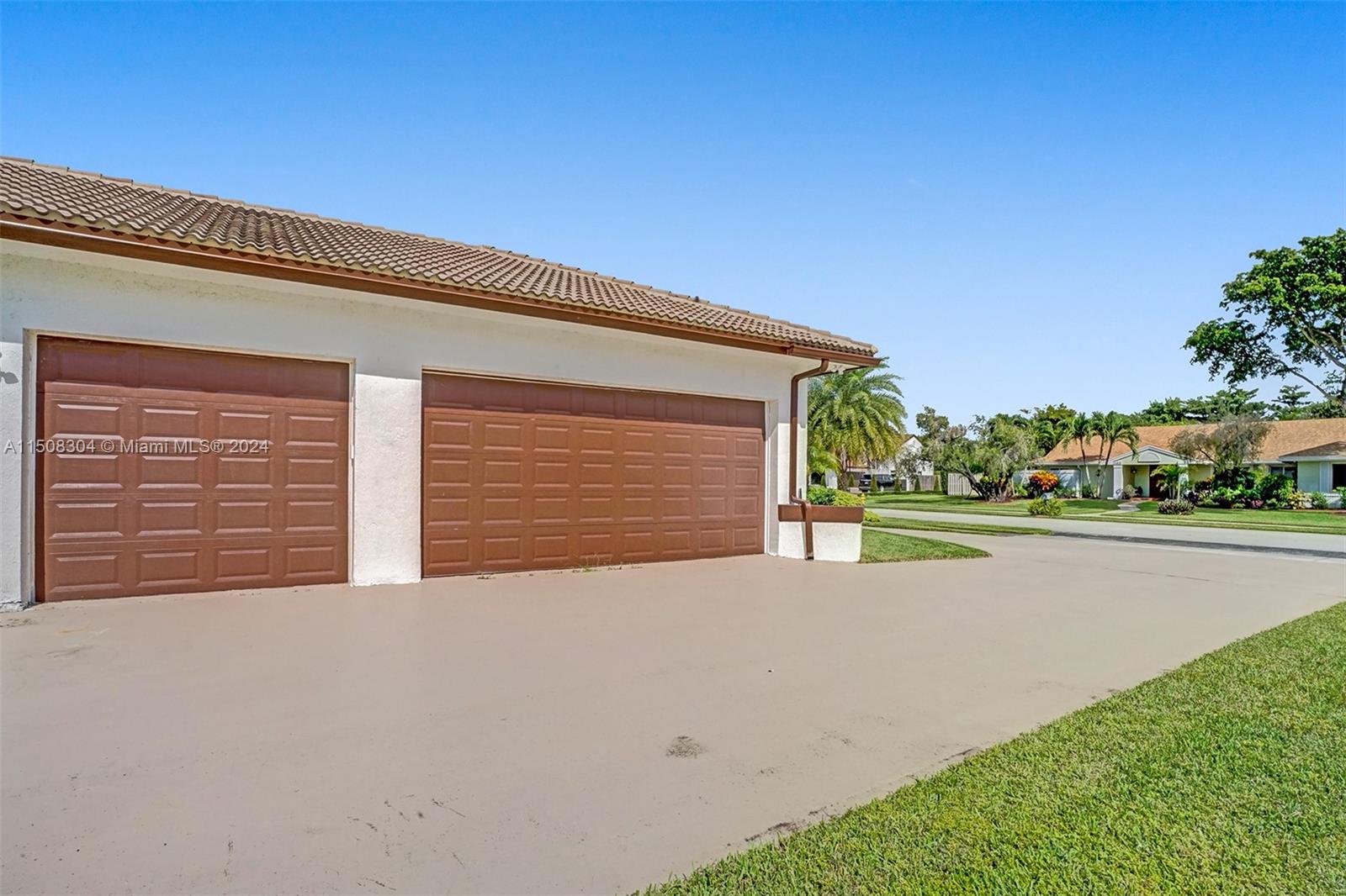 1161 Bristol Ave, Davie, Florida 33325, 4 Bedrooms Bedrooms, ,3 BathroomsBathrooms,Residential,For Sale,1161 Bristol Ave,A11508304