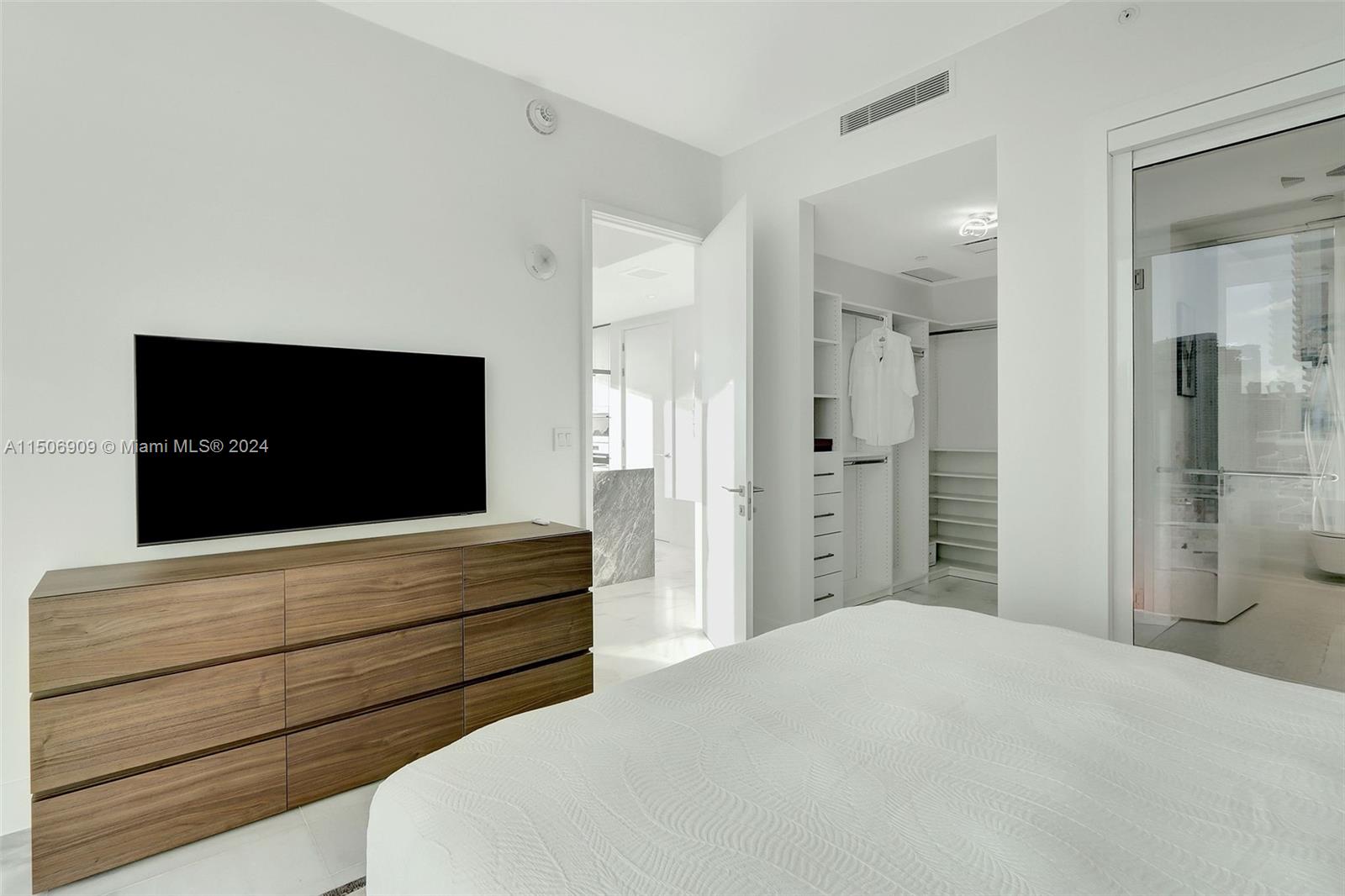 700 NE 26th Ter 2405, Miami, Florida 33137, 2 Bedrooms Bedrooms, ,2 BathroomsBathrooms,Residentiallease,For Rent,700 NE 26th Ter 2405,A11506909