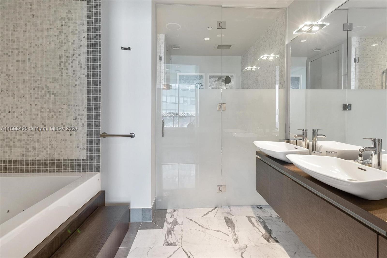 200 Biscayne Boulevard Way 5211, Miami, Florida 33131, 2 Bedrooms Bedrooms, ,2 BathroomsBathrooms,Residential,For Sale,200 Biscayne Boulevard Way 5211,A11508435