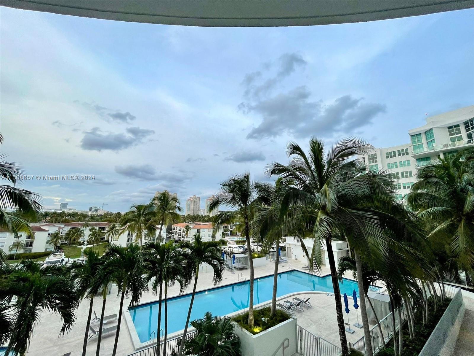 Aventura, Florida 33180, 1 Bedroom Bedrooms, ,2 BathroomsBathrooms,Residential,For Sale,A11508657