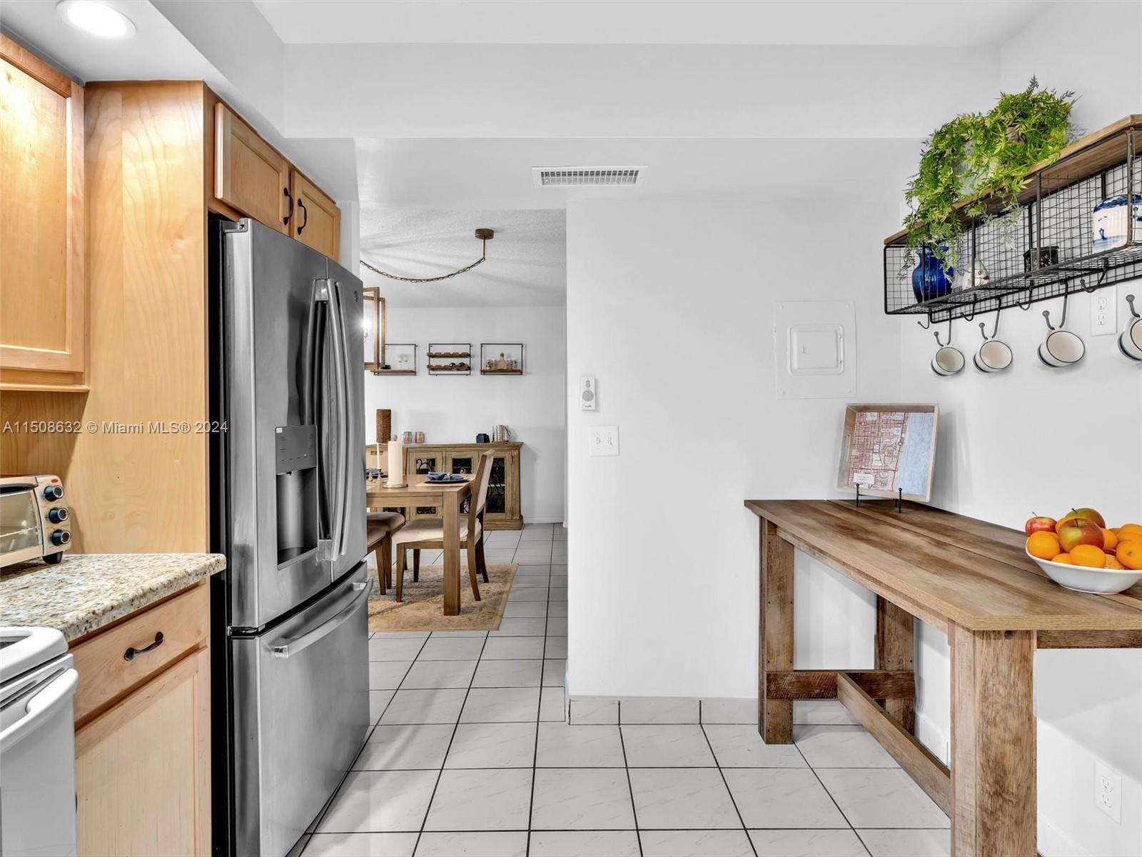 BEAUTIFULLY APPOINTED KITCHEN