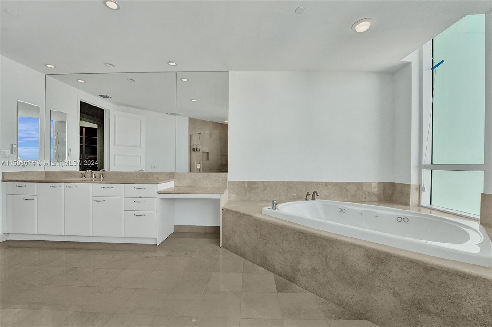 20155 NE 38th Ct 2201, Aventura, Florida 33180, 4 Bedrooms Bedrooms, ,6 BathroomsBathrooms,Residential,For Sale,20155 NE 38th Ct 2201,A11508074