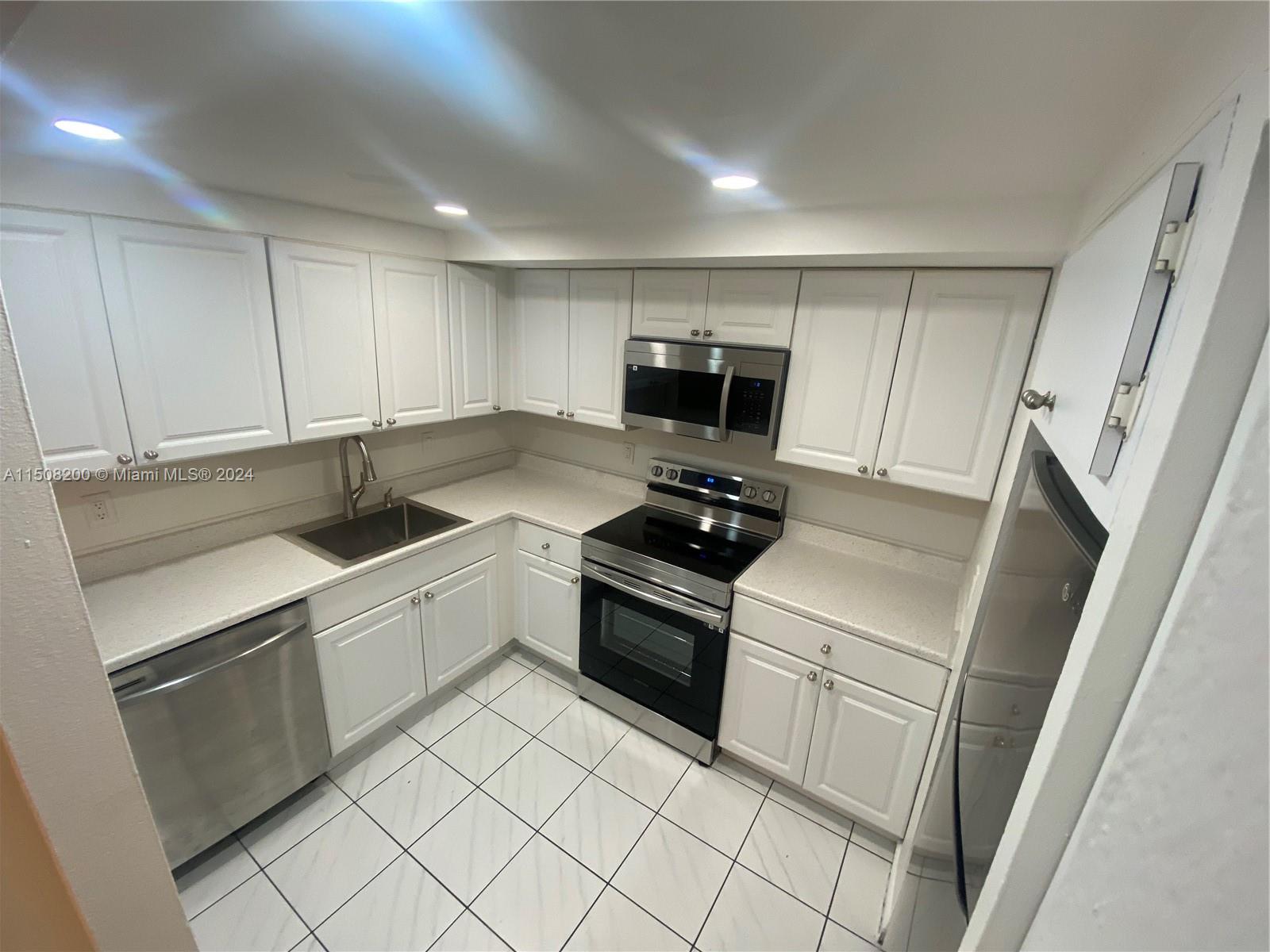 Lauderhill, Florida 33319, 2 Bedrooms Bedrooms, ,2 BathroomsBathrooms,Residentiallease,For Rent,A11508200