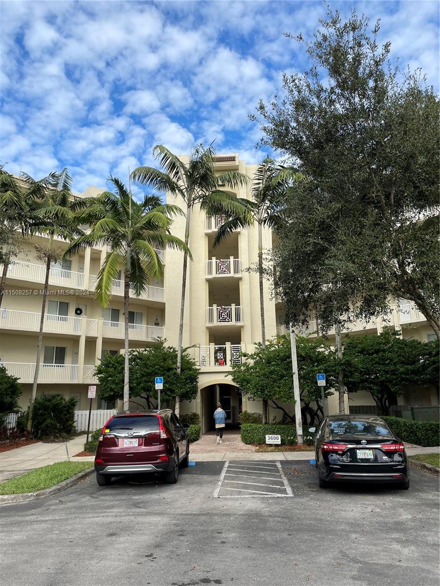 3600 Oaks Clubhouse Dr 506, Pompano Beach, Florida 33069, 3 Bedrooms Bedrooms, ,2 BathroomsBathrooms,Residential,For Sale,3600 Oaks Clubhouse Dr 506,A11508257