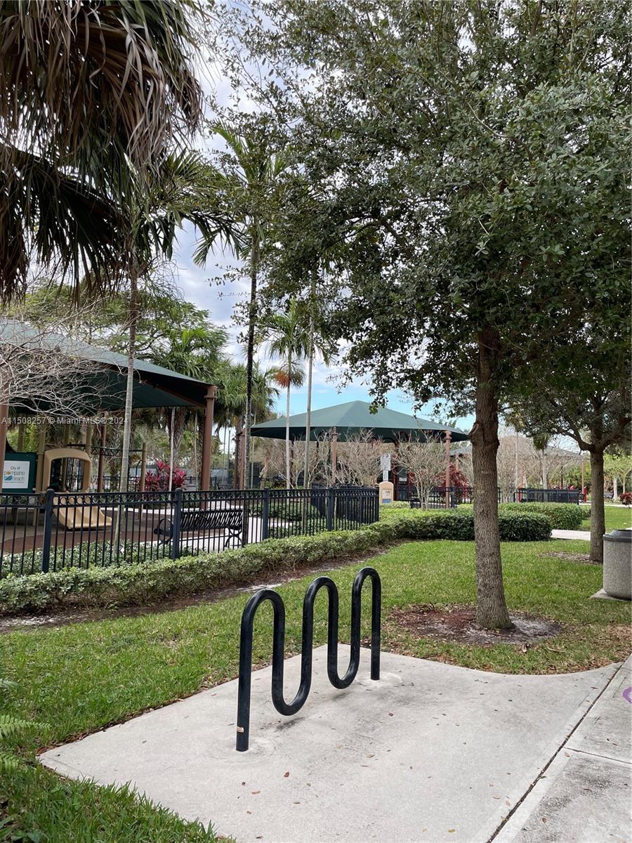 3600 Oaks Clubhouse Dr 506, Pompano Beach, Florida 33069, 3 Bedrooms Bedrooms, ,2 BathroomsBathrooms,Residential,For Sale,3600 Oaks Clubhouse Dr 506,A11508257