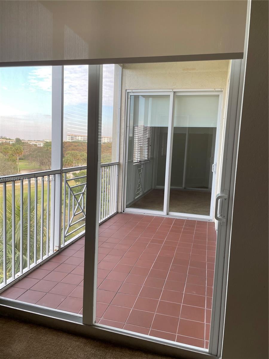 3600 Oaks Clubhouse Dr 506, Pompano Beach, Florida 33069, 3 Bedrooms Bedrooms, ,2 BathroomsBathrooms,Residential,For Sale,3600 Oaks Clubhouse Dr 506,A11508257