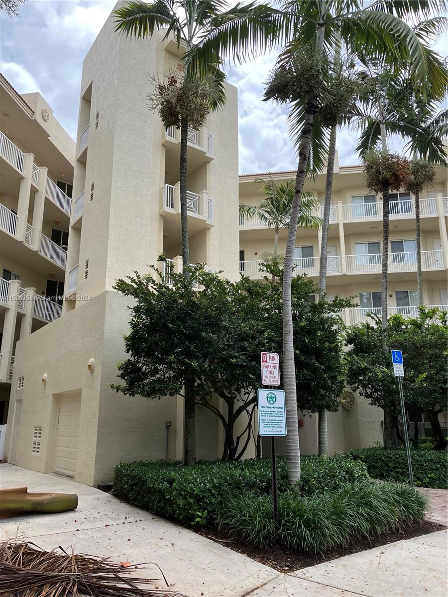 3500 Oaks Clubhouse Dr 211, Pompano Beach, Florida 33069, 3 Bedrooms Bedrooms, ,2 BathroomsBathrooms,Residentiallease,For Rent,3500 Oaks Clubhouse Dr 211,A11508258