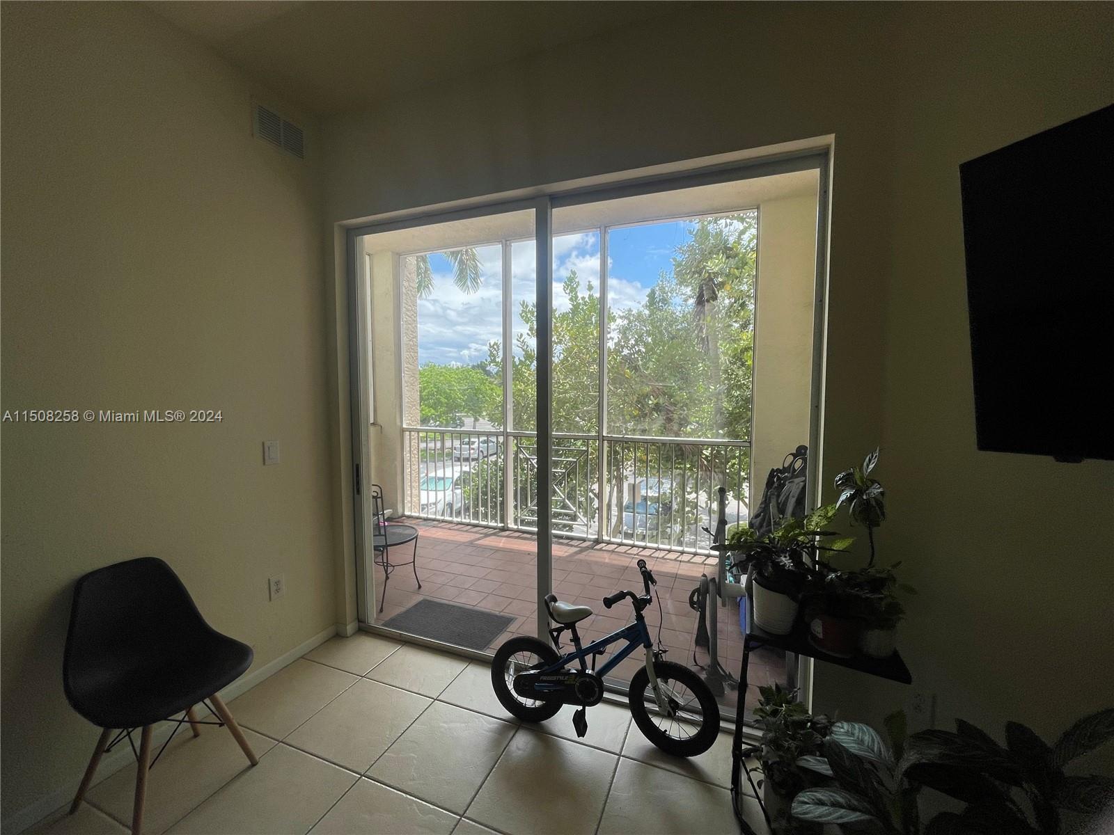 3500 Oaks Clubhouse Dr 211, Pompano Beach, Florida 33069, 3 Bedrooms Bedrooms, ,2 BathroomsBathrooms,Residentiallease,For Rent,3500 Oaks Clubhouse Dr 211,A11508258