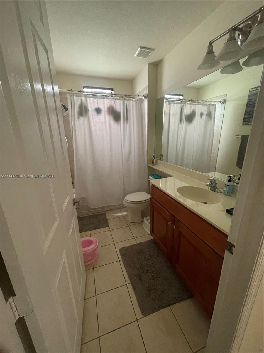 3500 Oaks Clubhouse Dr 211, Pompano Beach, Florida 33069, 3 Bedrooms Bedrooms, ,2 BathroomsBathrooms,Residentiallease,For Rent,3500 Oaks Clubhouse Dr 211,A11508258