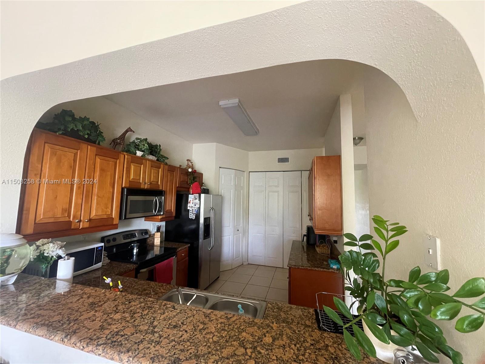 3500 Oaks Clubhouse Dr 211, Pompano Beach, Florida 33069, 3 Bedrooms Bedrooms, ,2 BathroomsBathrooms,Residentiallease,For Rent,3500 Oaks Clubhouse Dr 211,A11508258