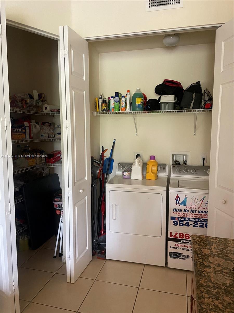 3500 Oaks Clubhouse Dr 211, Pompano Beach, Florida 33069, 3 Bedrooms Bedrooms, ,2 BathroomsBathrooms,Residentiallease,For Rent,3500 Oaks Clubhouse Dr 211,A11508258