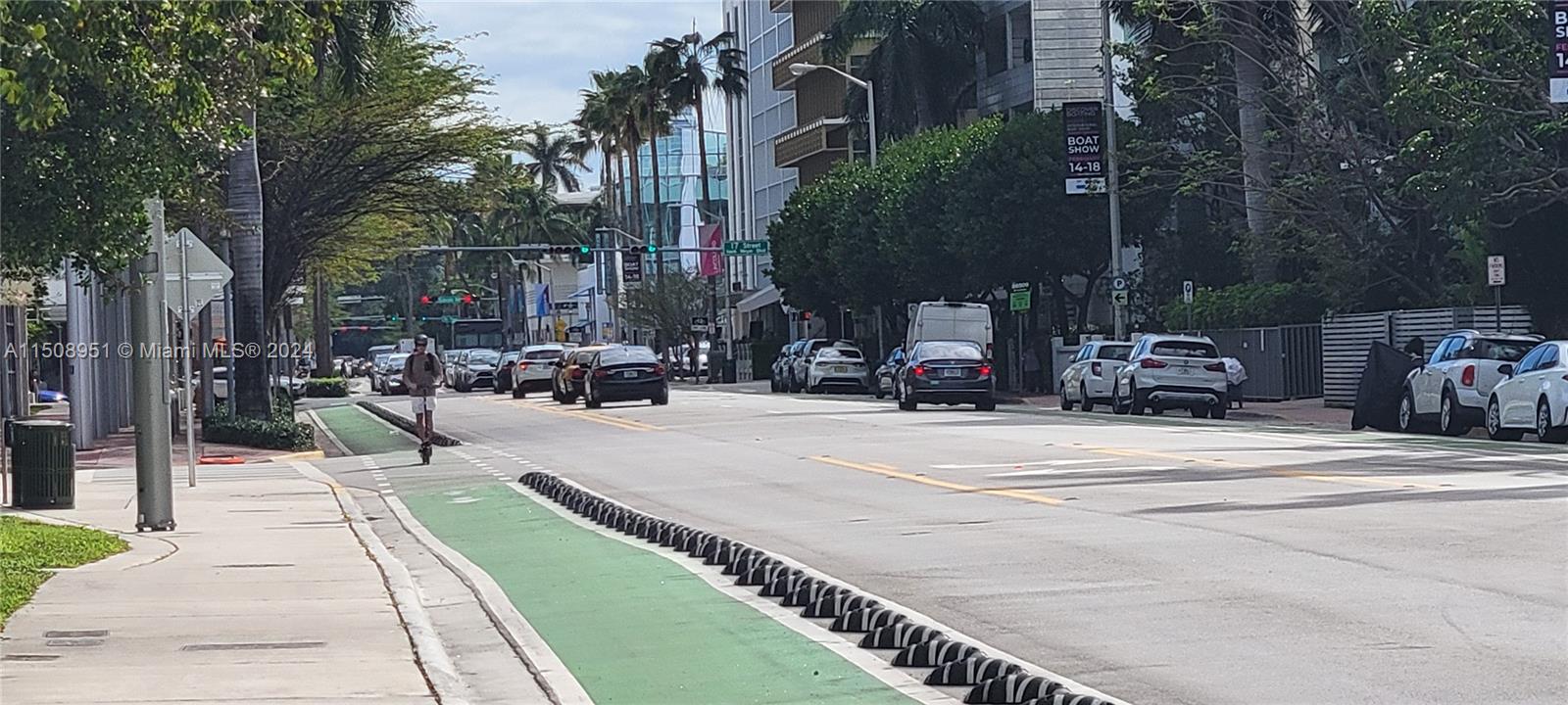 1 Minute walk to Lincoln Rd