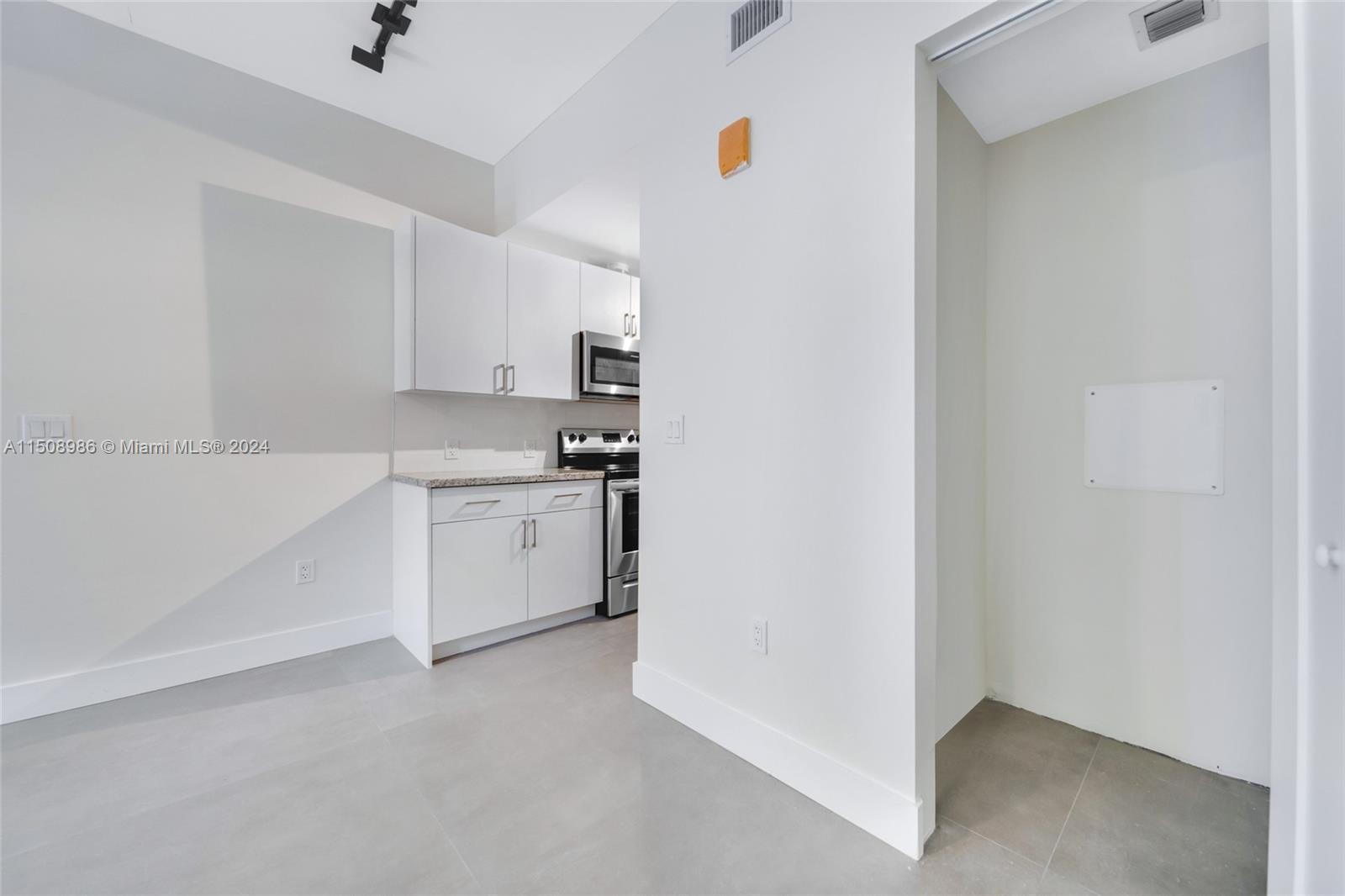 1536 NW 15th Ave 103, Miami, Florida 33125, ,1 BathroomBathrooms,Residentiallease,For Rent,1536 NW 15th Ave 103,A11508986