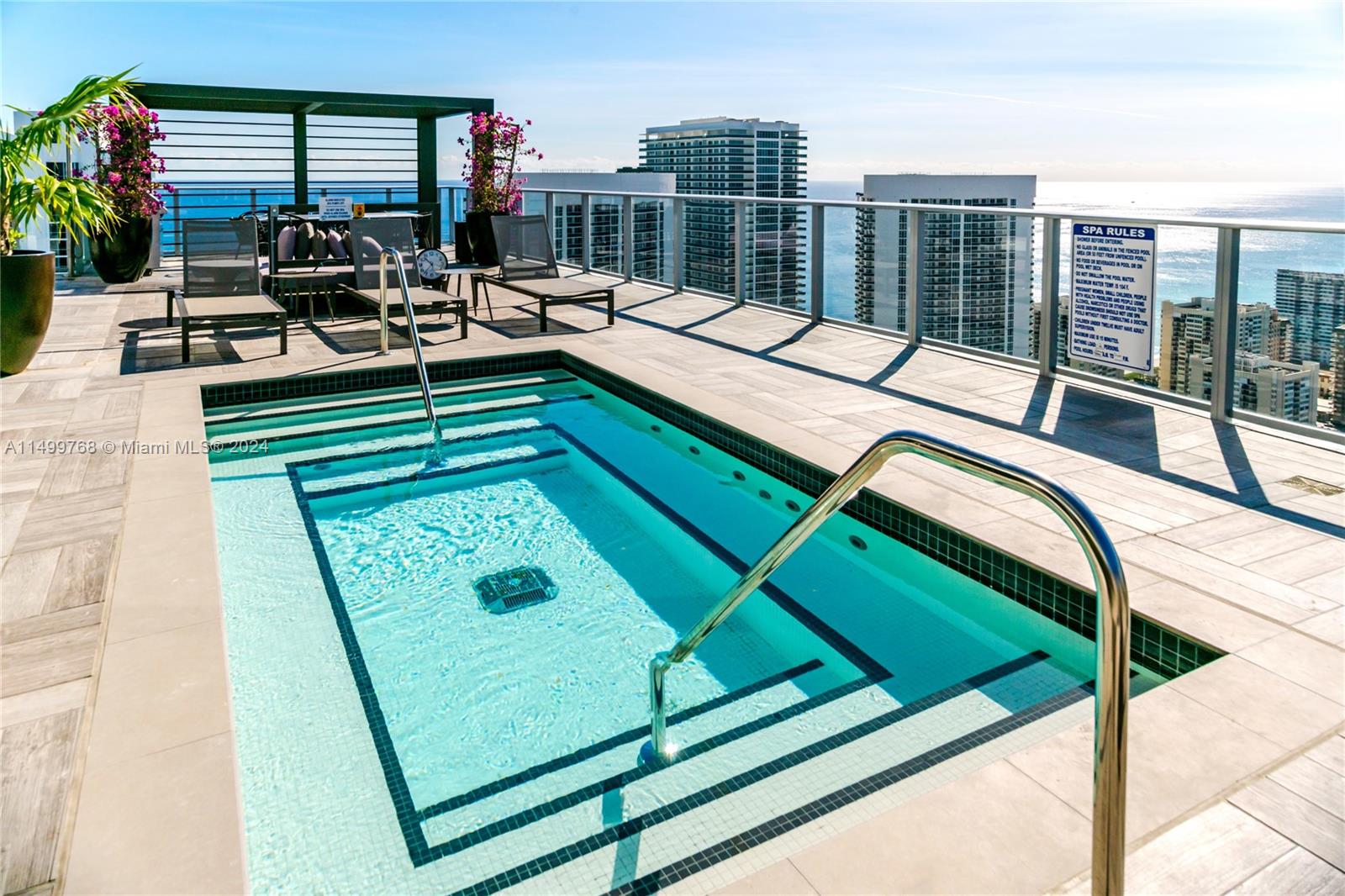 Owner's Exclusive 42th Floor Lounge