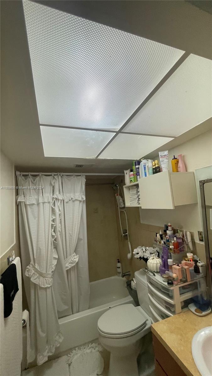 11840 NE 19th Dr 2, North Miami, Florida 33181, 2 Bedrooms Bedrooms, ,2 BathroomsBathrooms,Residential,For Sale,11840 NE 19th Dr 2,A11508605