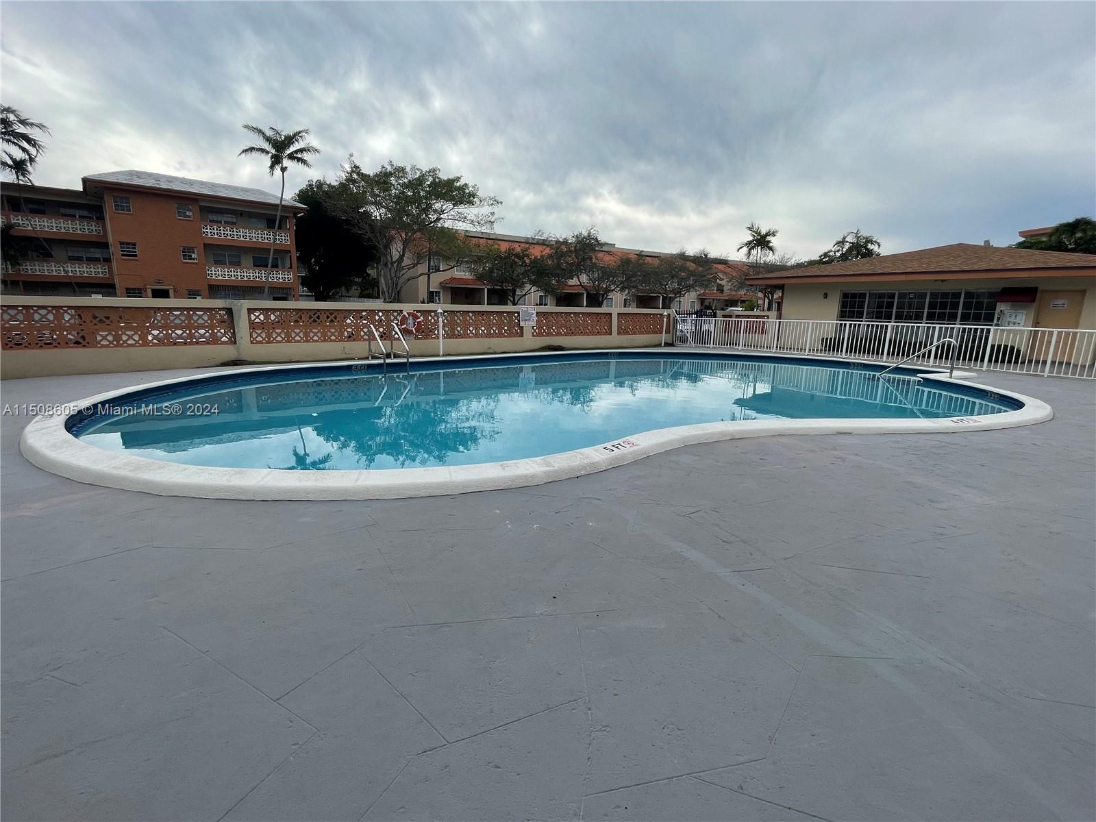 11840 NE 19th Dr 2, North Miami, Florida 33181, 2 Bedrooms Bedrooms, ,2 BathroomsBathrooms,Residential,For Sale,11840 NE 19th Dr 2,A11508605