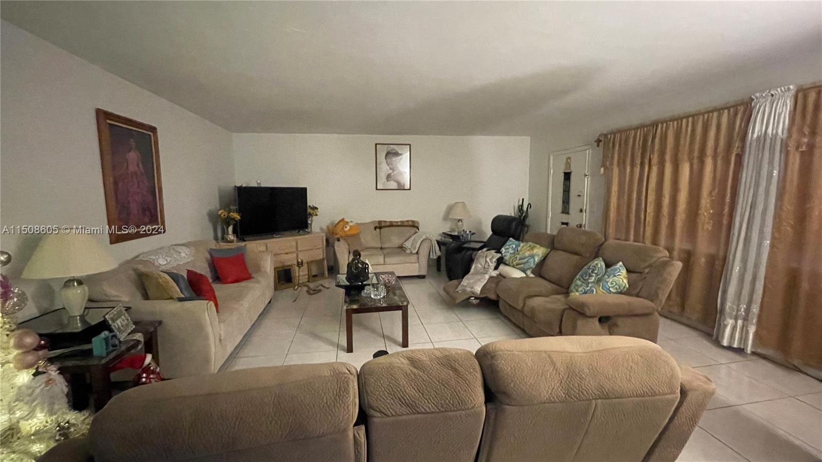 11840 NE 19th Dr 2, North Miami, Florida 33181, 2 Bedrooms Bedrooms, ,2 BathroomsBathrooms,Residential,For Sale,11840 NE 19th Dr 2,A11508605