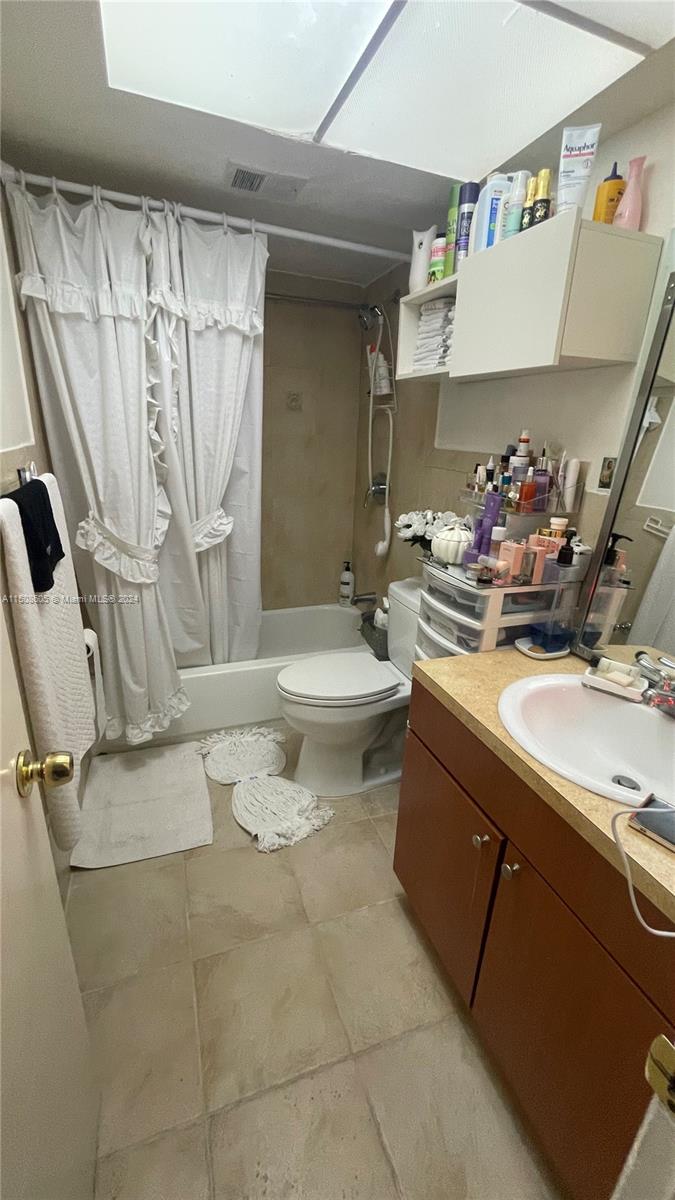 11840 NE 19th Dr 2, North Miami, Florida 33181, 2 Bedrooms Bedrooms, ,2 BathroomsBathrooms,Residential,For Sale,11840 NE 19th Dr 2,A11508605