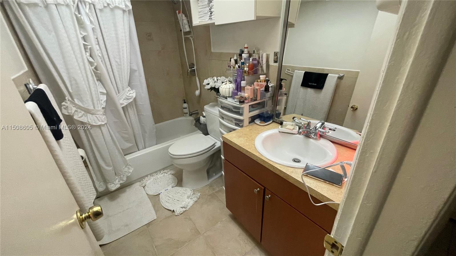 11840 NE 19th Dr 2, North Miami, Florida 33181, 2 Bedrooms Bedrooms, ,2 BathroomsBathrooms,Residential,For Sale,11840 NE 19th Dr 2,A11508605