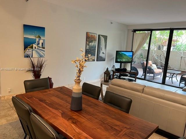 Great remodeled Lanai in prestigious Oceansound.  Ceramic and wood floors.  Beautiful kitchen. Large terrace.
Easy to show. Call listing agent!
available from April 1st, 2024 to August 30th 2024