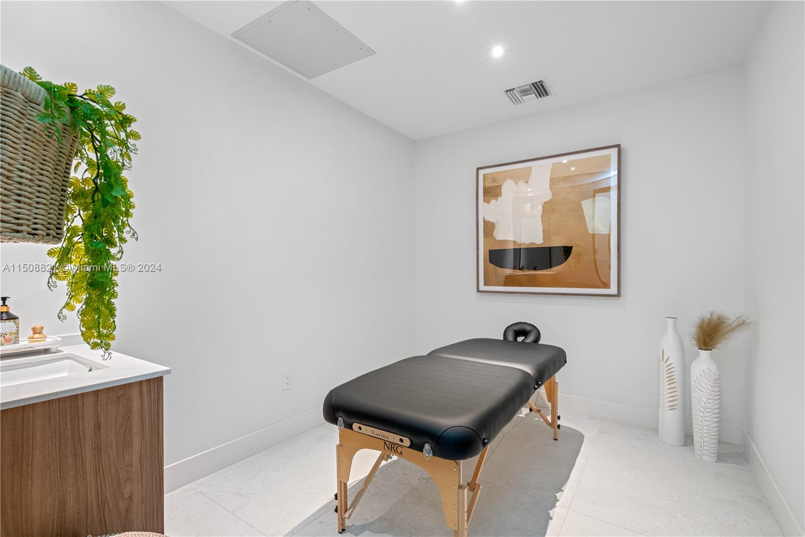 16395 Biscayne Blvd 1107, North Miami Beach, Florida 33160, 1 Bedroom Bedrooms, ,1 BathroomBathrooms,Residentiallease,For Rent,16395 Biscayne Blvd 1107,A11508821