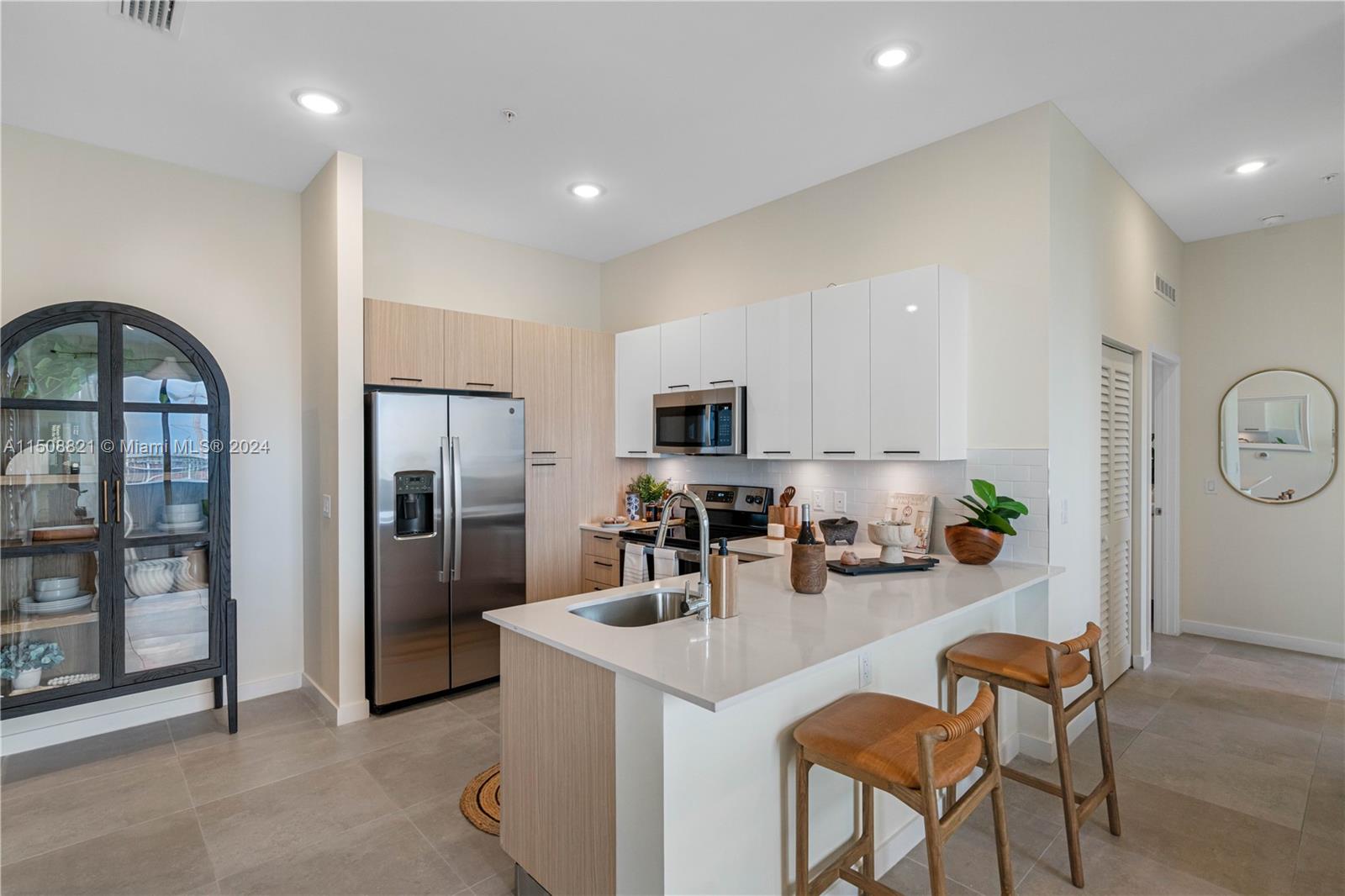 16395 Biscayne Blvd 1107, North Miami Beach, Florida 33160, 1 Bedroom Bedrooms, ,1 BathroomBathrooms,Residentiallease,For Rent,16395 Biscayne Blvd 1107,A11508821
