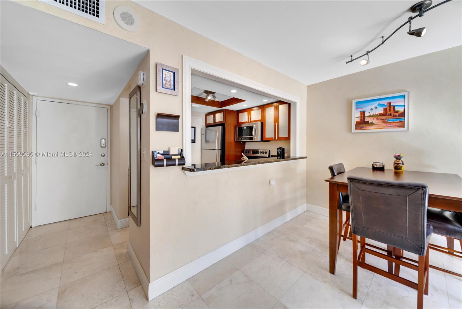 465 Ocean Dr 407, Miami Beach, Florida 33139, 1 Bedroom Bedrooms, ,1 BathroomBathrooms,Residential,For Sale,465 Ocean Dr 407,A11509080