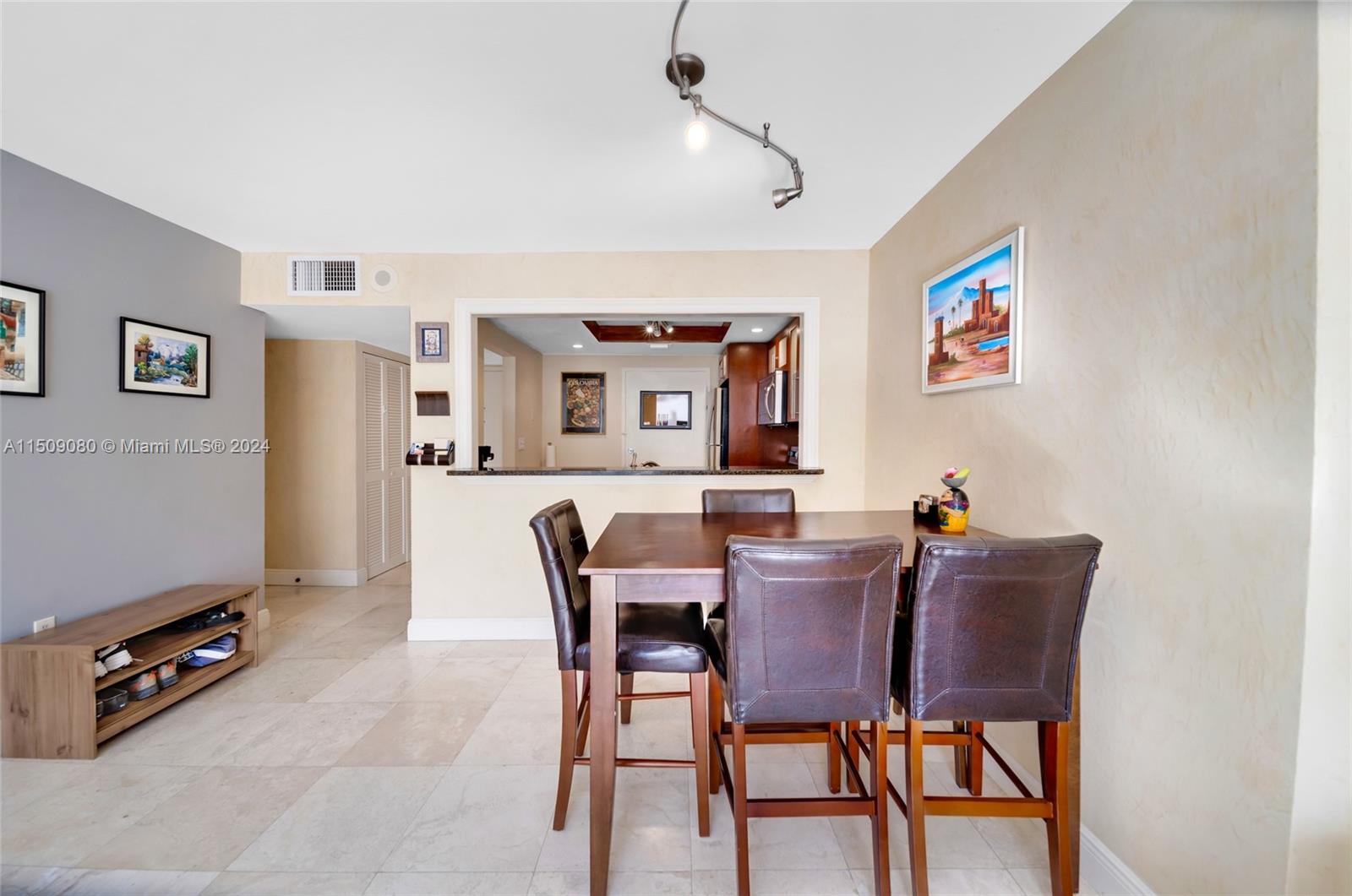 465 Ocean Dr 407, Miami Beach, Florida 33139, 1 Bedroom Bedrooms, ,1 BathroomBathrooms,Residential,For Sale,465 Ocean Dr 407,A11509080