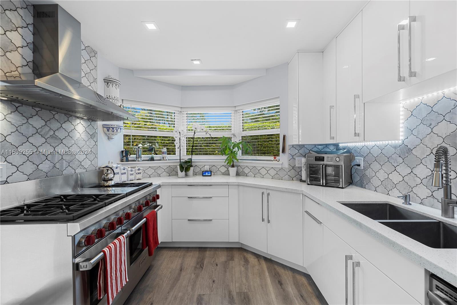 6195 SW 97th Ave, Miami, Florida 33173, 5 Bedrooms Bedrooms, 1 Room Rooms,3 BathroomsBathrooms,Residential,For Sale,6195 SW 97th Ave,A11509255