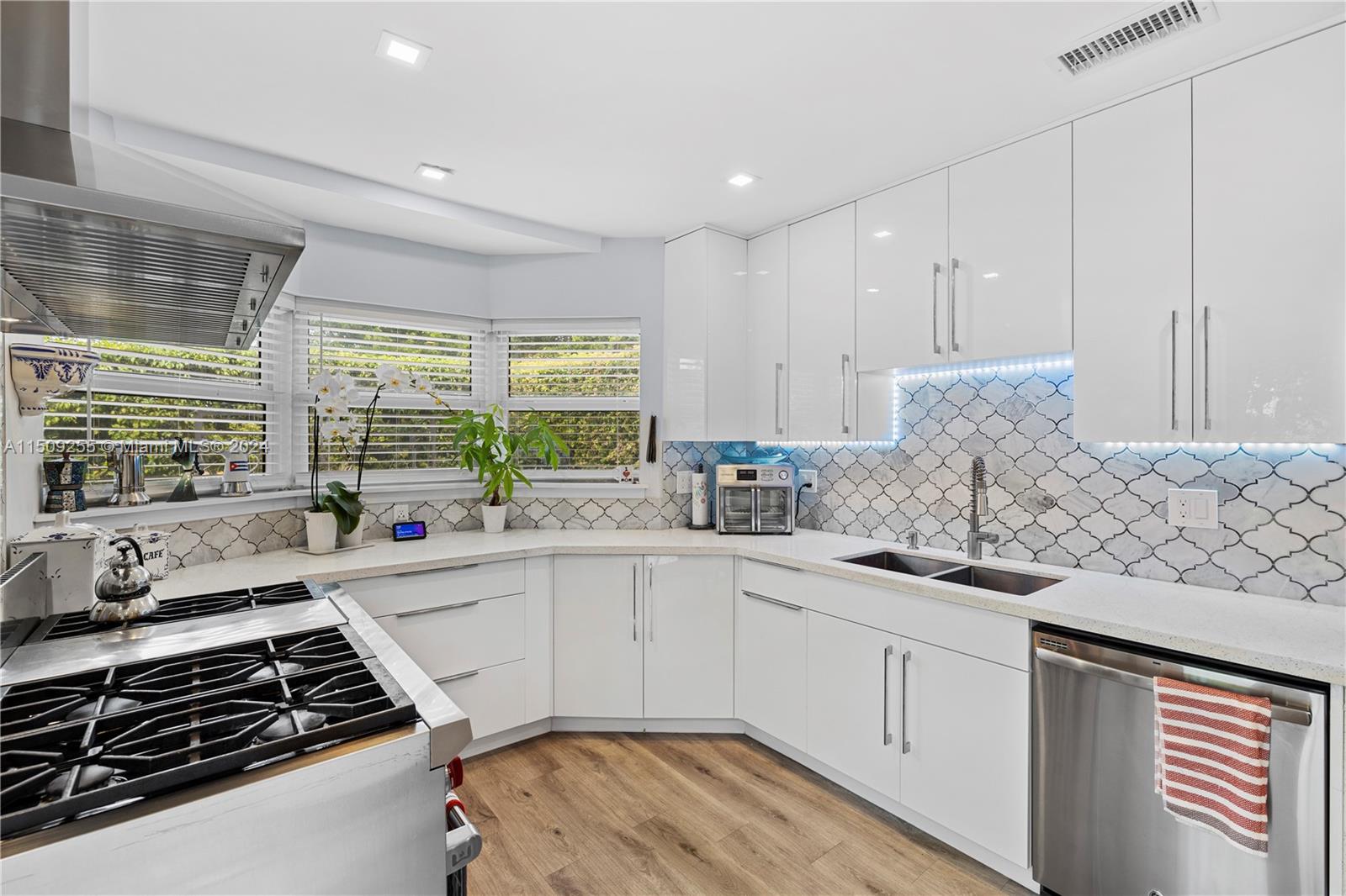 6195 SW 97th Ave, Miami, Florida 33173, 5 Bedrooms Bedrooms, 1 Room Rooms,3 BathroomsBathrooms,Residential,For Sale,6195 SW 97th Ave,A11509255