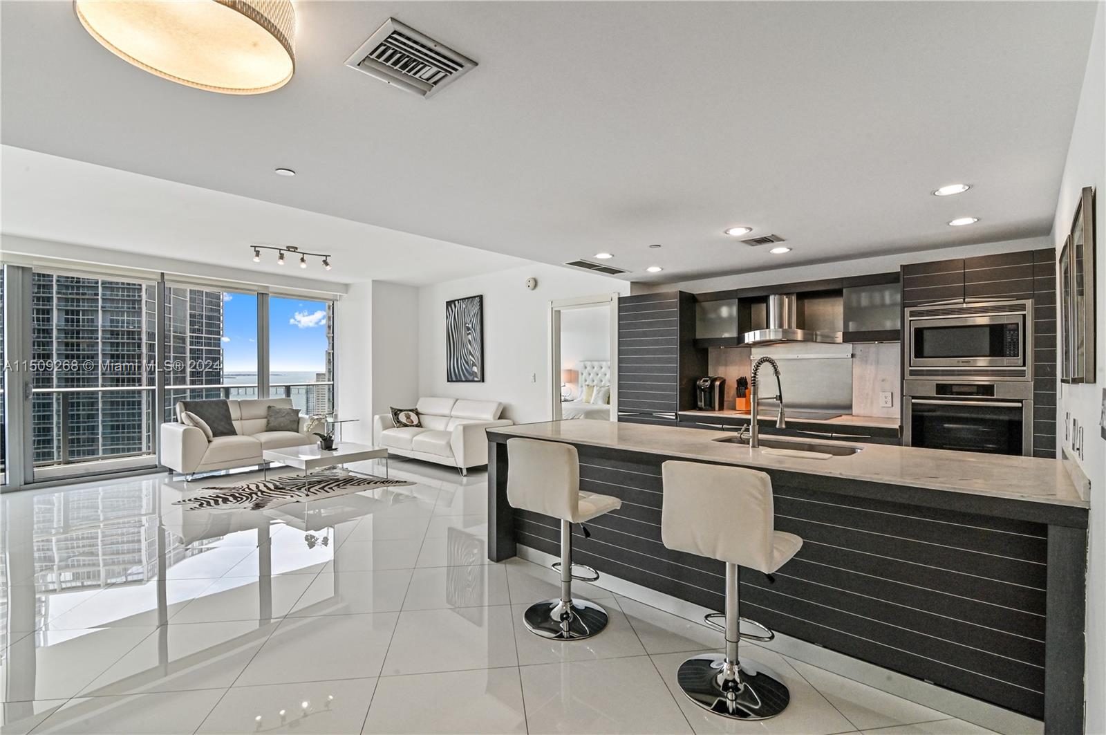 200 Biscayne Boulevard Way 3908, Miami, Florida 33131, 2 Bedrooms Bedrooms, ,2 BathroomsBathrooms,Residential,For Sale,200 Biscayne Boulevard Way 3908,A11509268