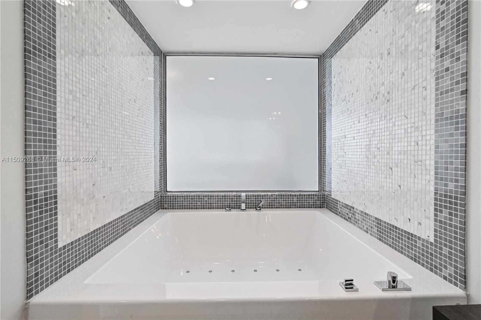 200 Biscayne Boulevard Way 3908, Miami, Florida 33131, 2 Bedrooms Bedrooms, ,2 BathroomsBathrooms,Residential,For Sale,200 Biscayne Boulevard Way 3908,A11509268