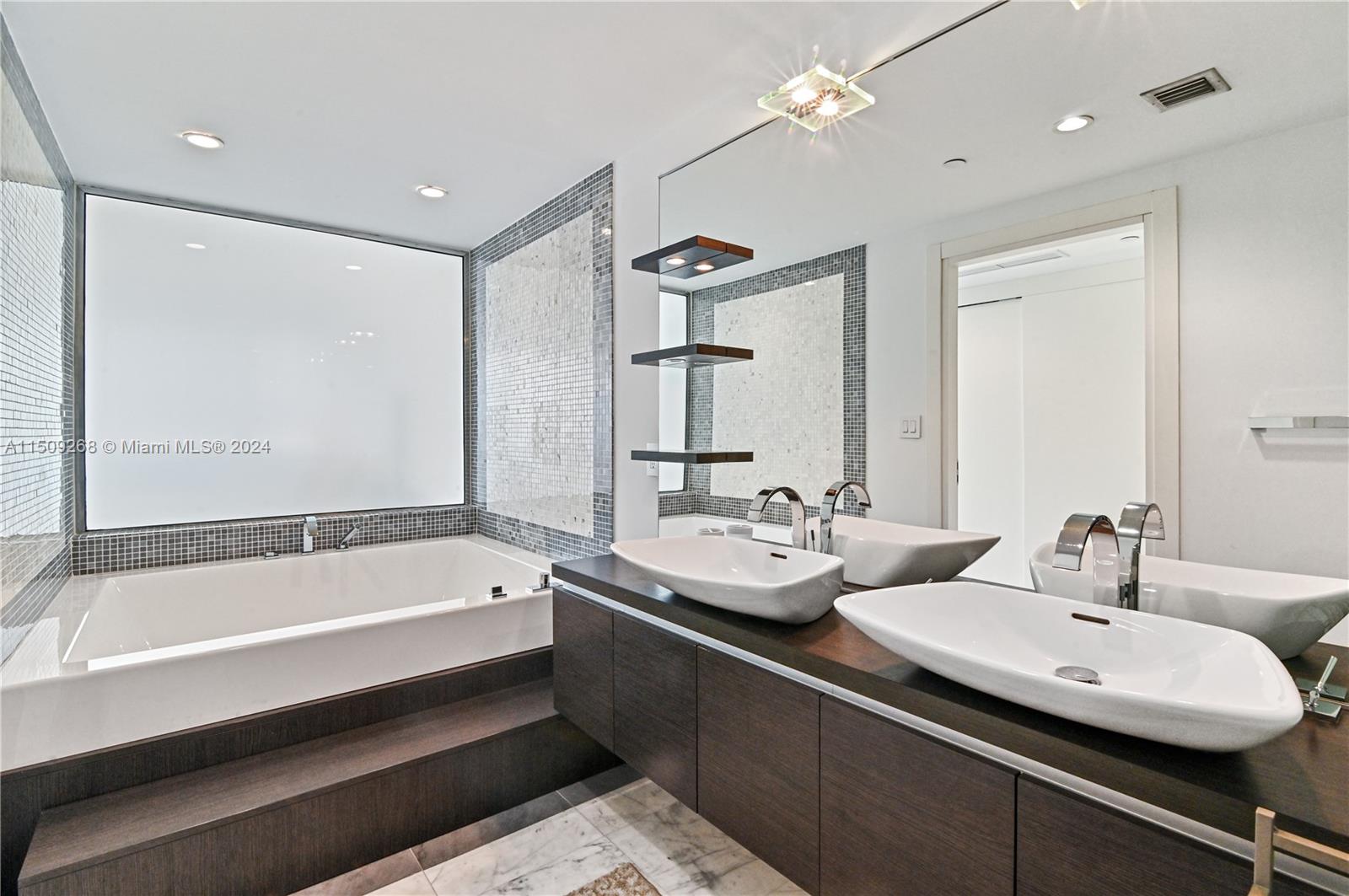 200 Biscayne Boulevard Way 3908, Miami, Florida 33131, 2 Bedrooms Bedrooms, ,2 BathroomsBathrooms,Residential,For Sale,200 Biscayne Boulevard Way 3908,A11509268