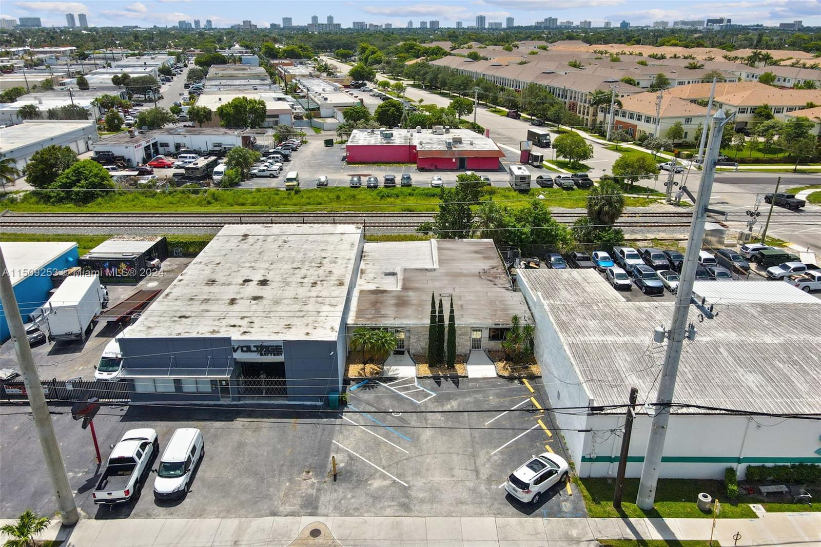 552 S Dixie Hwy E, Pompano Beach, FL 33060