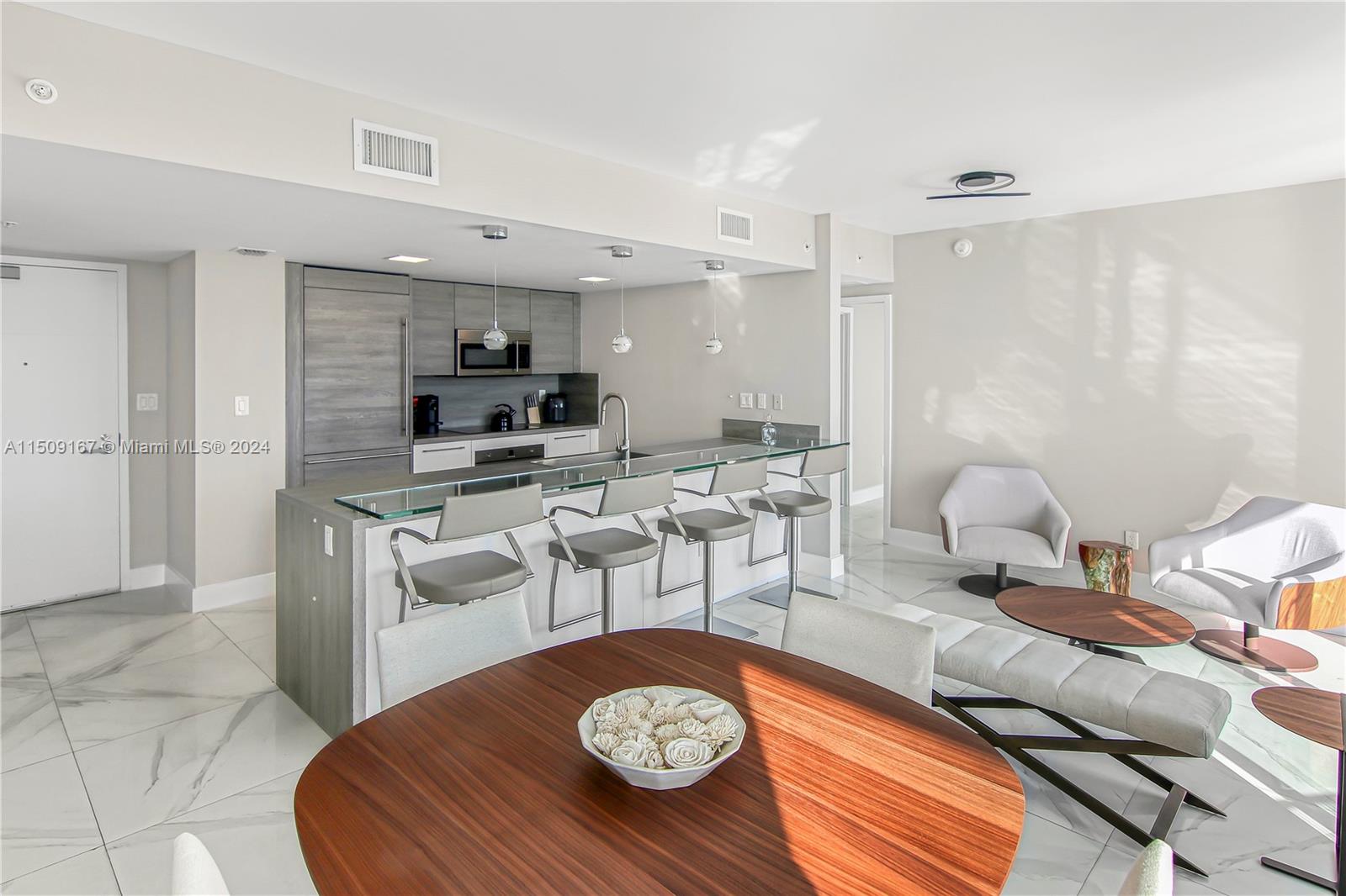 400 Sunny Isles Blvd 307, Sunny Isles Beach, Florida 33160, 3 Bedrooms Bedrooms, ,2 BathroomsBathrooms,Residential,For Sale,400 Sunny Isles Blvd 307,A11509167