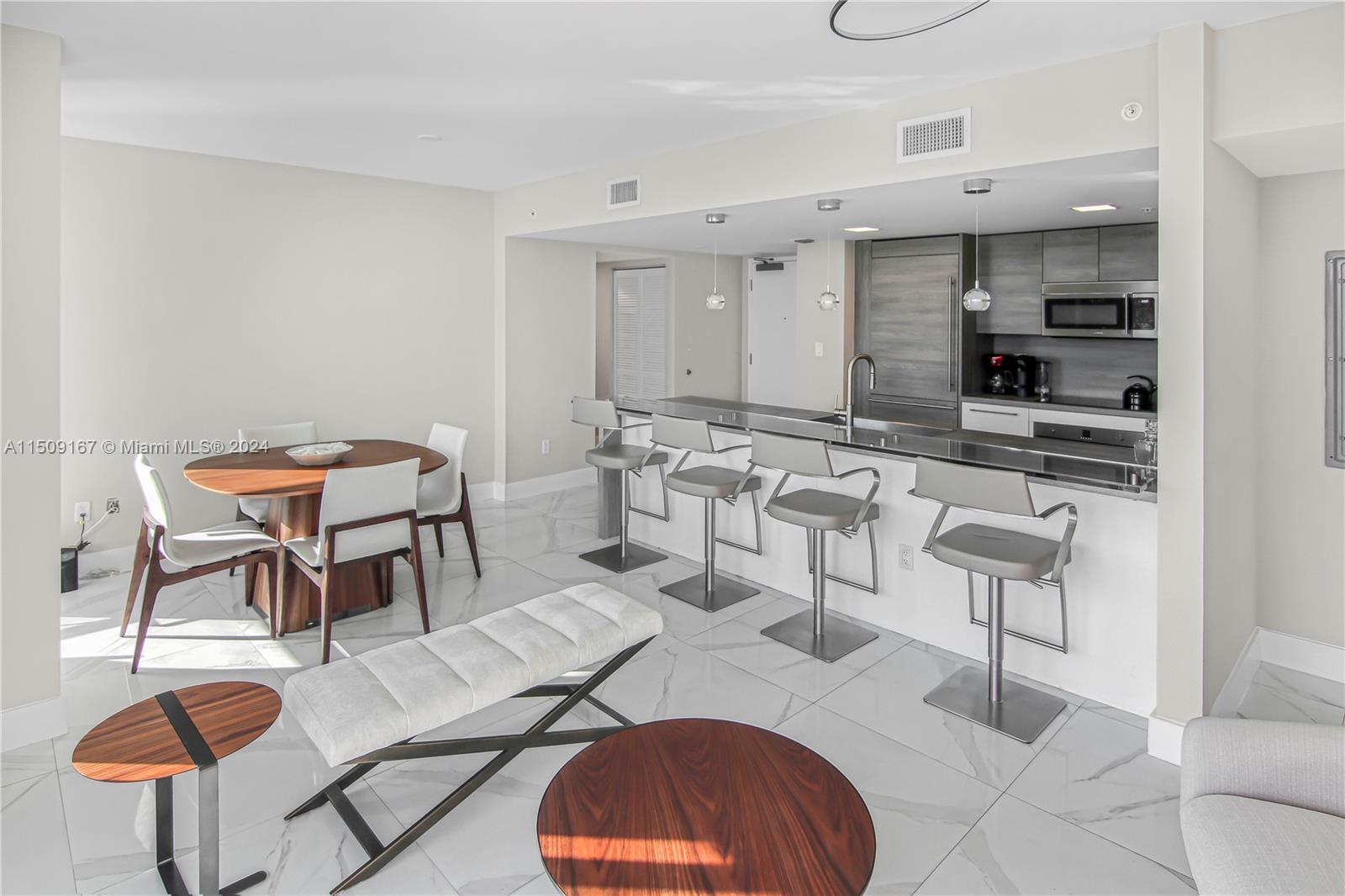 400 Sunny Isles Blvd 307, Sunny Isles Beach, Florida 33160, 3 Bedrooms Bedrooms, ,2 BathroomsBathrooms,Residential,For Sale,400 Sunny Isles Blvd 307,A11509167