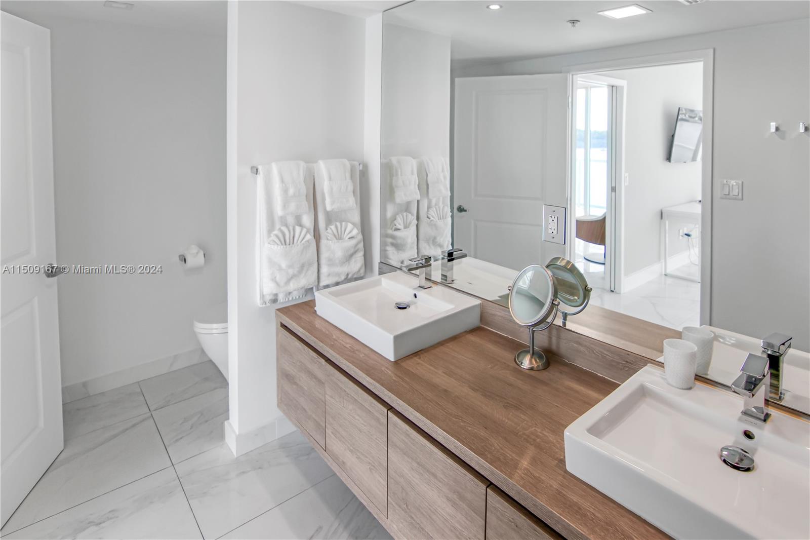 400 Sunny Isles Blvd 307, Sunny Isles Beach, Florida 33160, 3 Bedrooms Bedrooms, ,2 BathroomsBathrooms,Residential,For Sale,400 Sunny Isles Blvd 307,A11509167