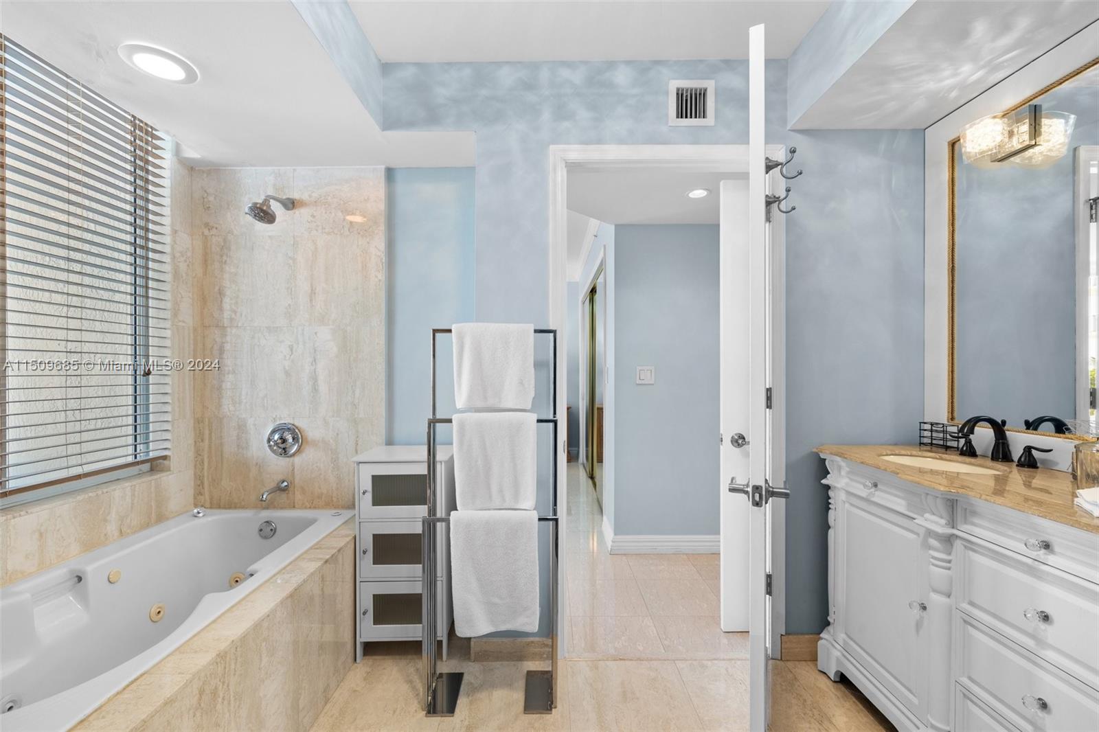 18671 Collins Ave 404, Sunny Isles Beach, Florida 33160, 2 Bedrooms Bedrooms, ,2 BathroomsBathrooms,Residential,For Sale,18671 Collins Ave 404,A11509685