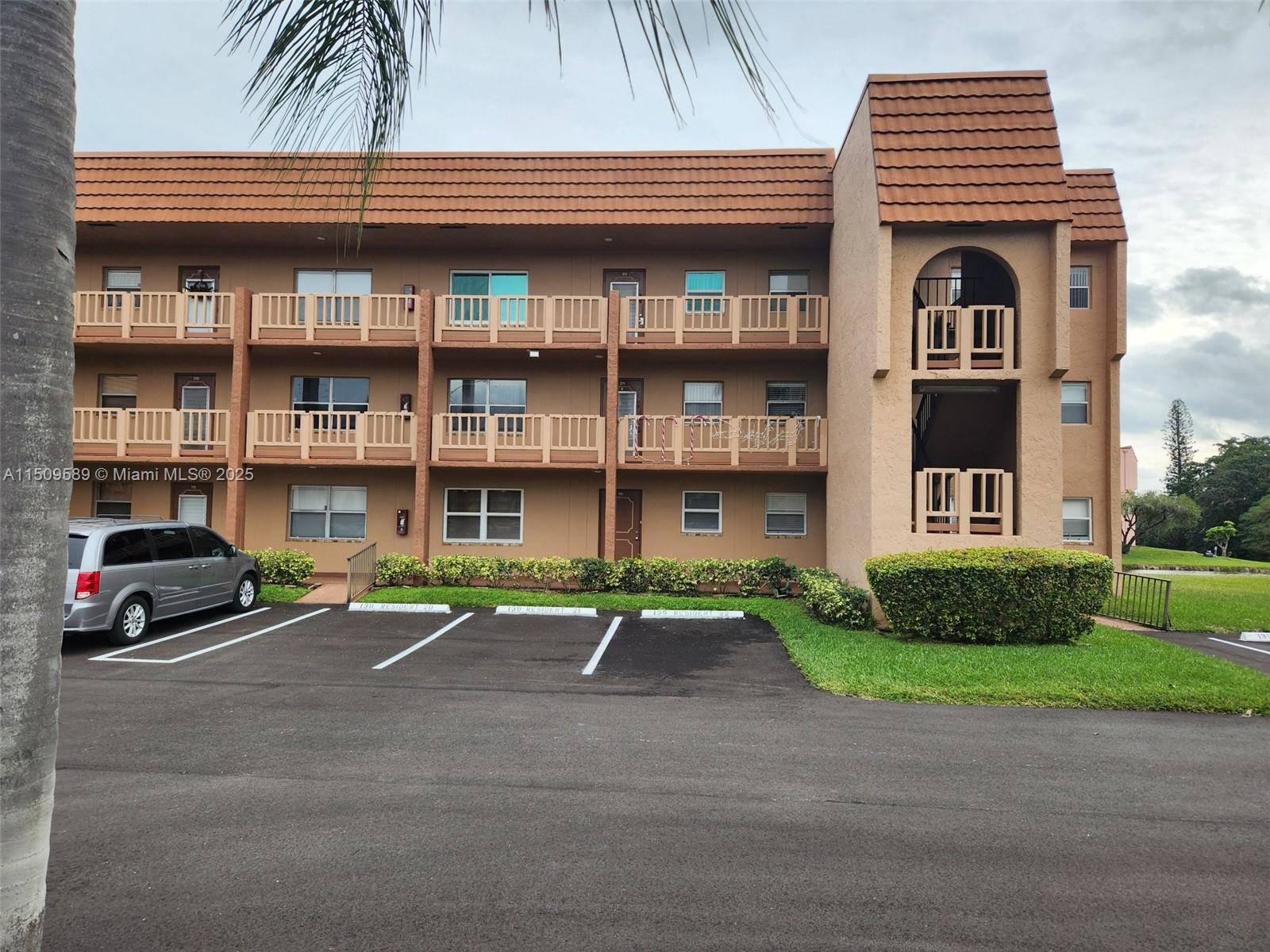 9620 Sunrise Lakes Blvd 211, Sunrise, Florida 33322, 2 Bedrooms Bedrooms, ,2 BathroomsBathrooms,Residential,For Sale,9620 Sunrise Lakes Blvd 211,A11509589