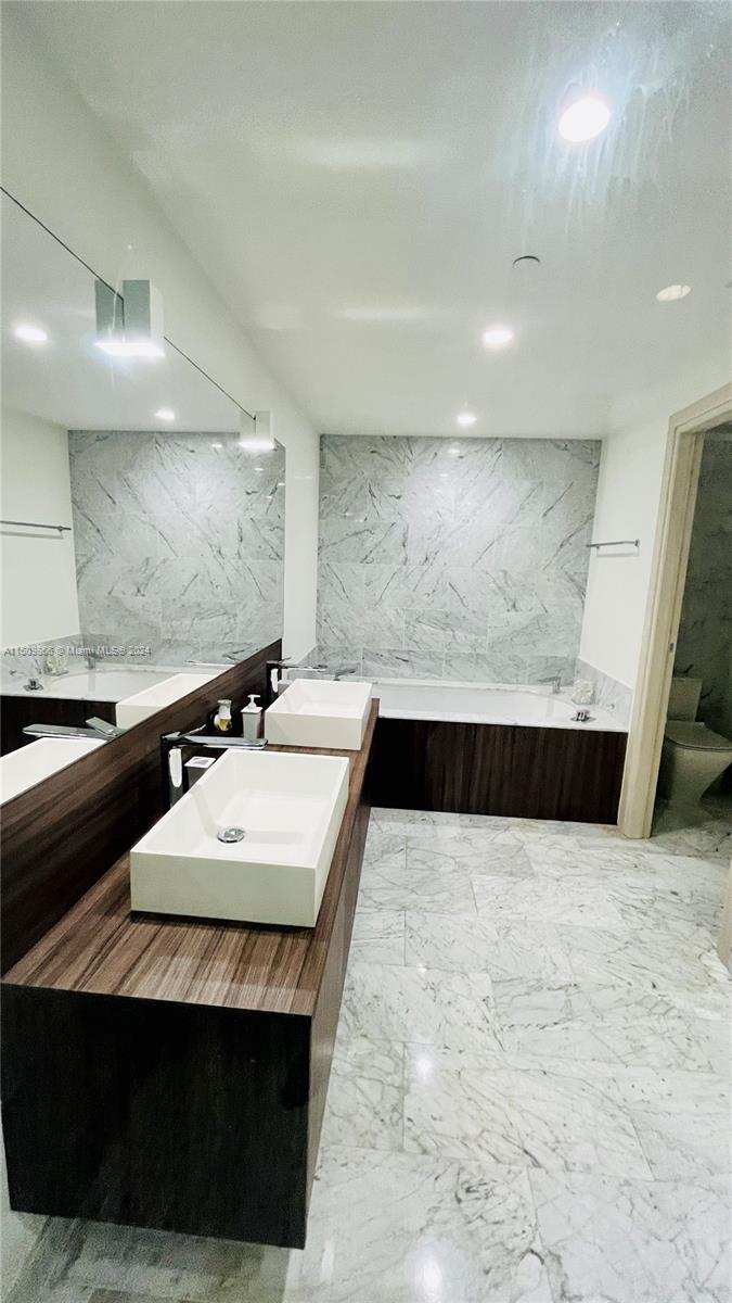 1000 S Brickell Plaza 3002, Miami, Florida 33131, 3 Bedrooms Bedrooms, ,3 BathroomsBathrooms,Residentiallease,For Rent,1000 S Brickell Plaza 3002,A11509866