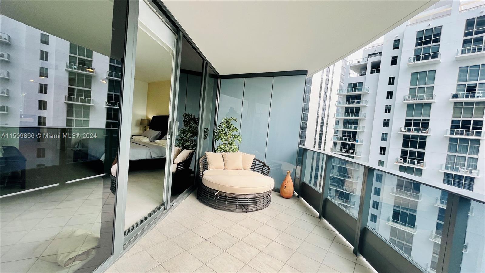1000 S Brickell Plaza 3002, Miami, Florida 33131, 3 Bedrooms Bedrooms, ,3 BathroomsBathrooms,Residentiallease,For Rent,1000 S Brickell Plaza 3002,A11509866